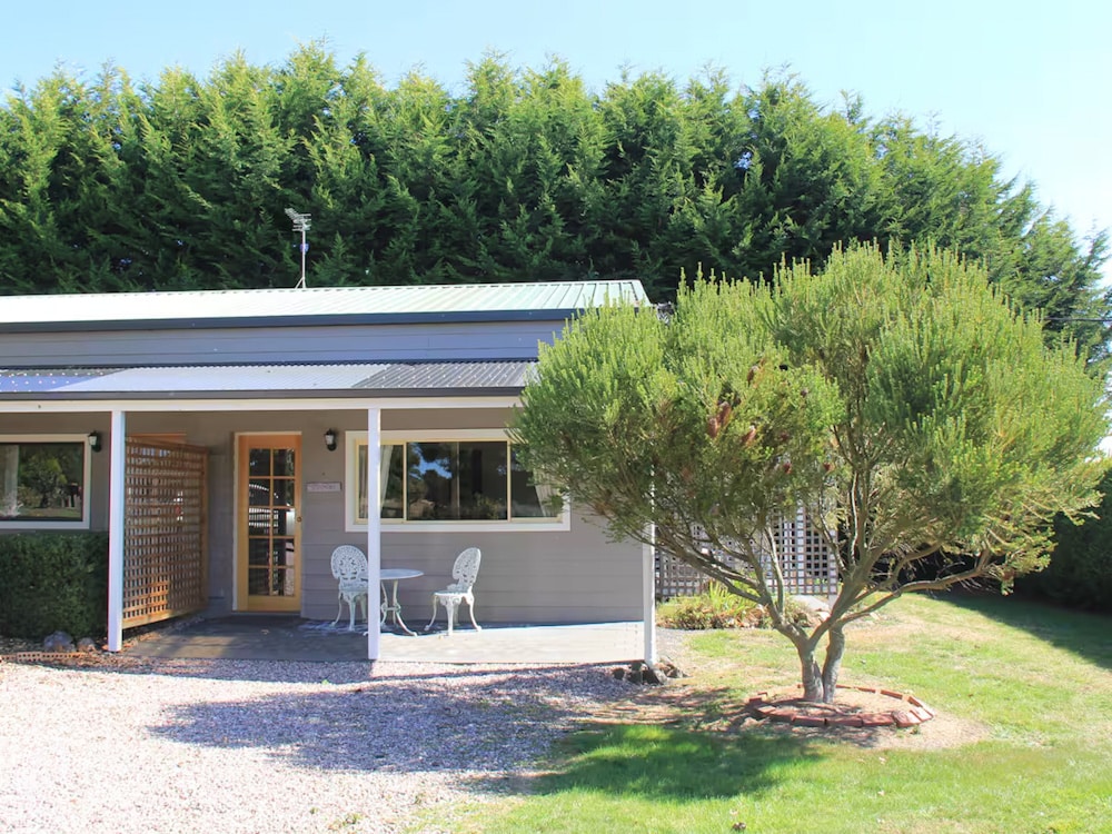 Farm stay accommodation at The Truffledore near Sheffield, Tasmania